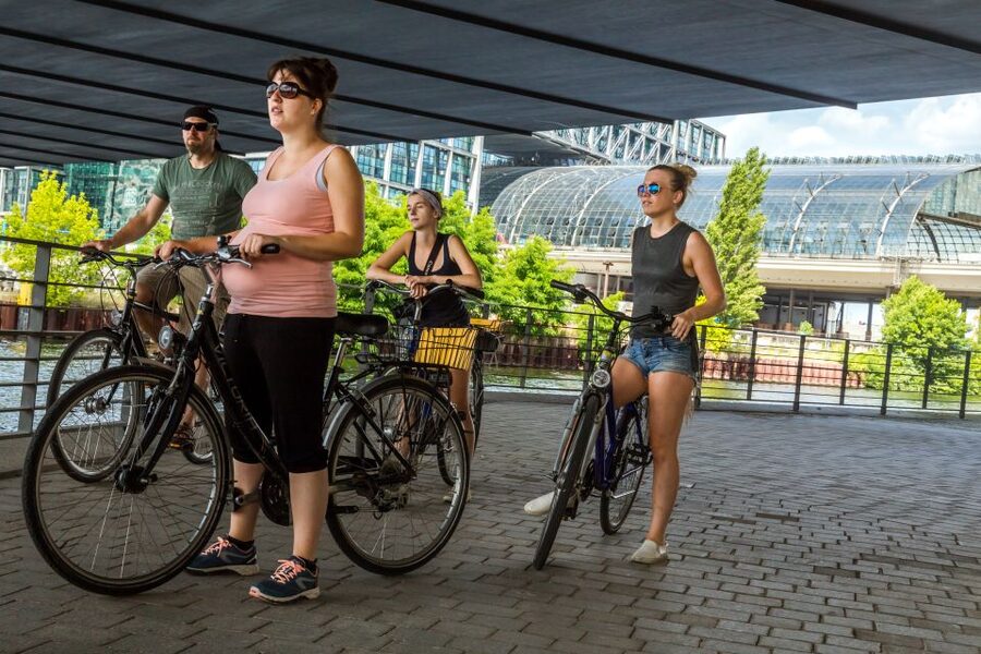 Berlin: Sights and Highlights Bike Tour with a Local Guide - Brandenburg Gate and the Holocaust Memorial