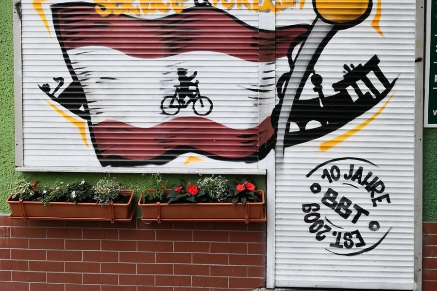 Berlin: Small Group Bike Tour Through City Center - Potsdamer Platz and the rebuilt center