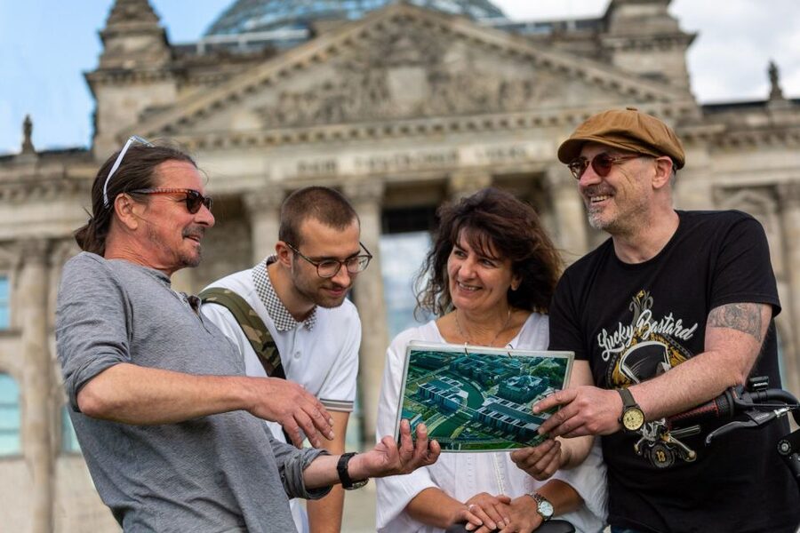 Berlin: Small Group Bike Tour Through City Center - Group size, language, and the right level of effort