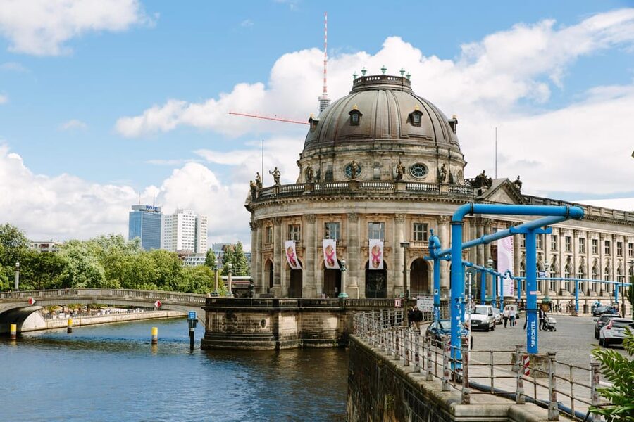 Best of Berlin E-Bike Tour - Brandenburg Gate and Berlin’s national symbols