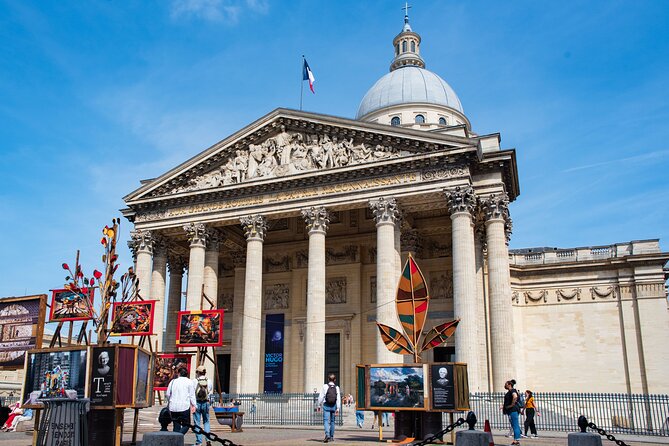 Best of Paris Small Group E-bike Guided tour (w/ optional Cruise) - What the guides add to the ride