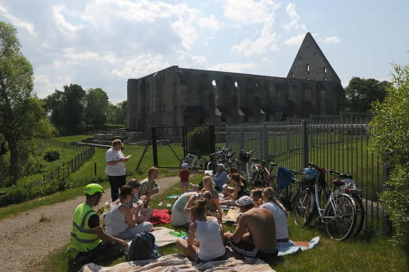 Best of Tallinn 2-Hour Bike Tour - Starting on Vene Street with the right bike