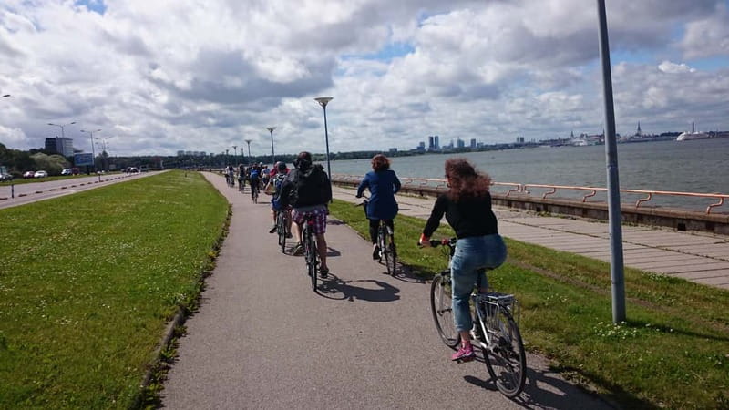 Best of Tallinn 2-Hour Bike Tour - Kadriorg Park and Palace: Tallinn’s polished side