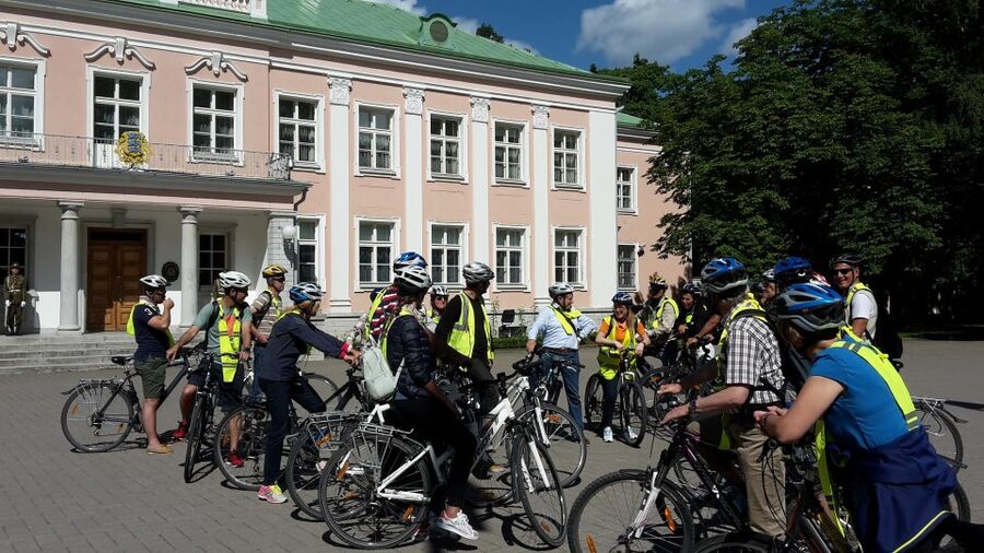 Best of Tallinn 2-Hour Bike Tour - Along the coast to the Russalka Memorial