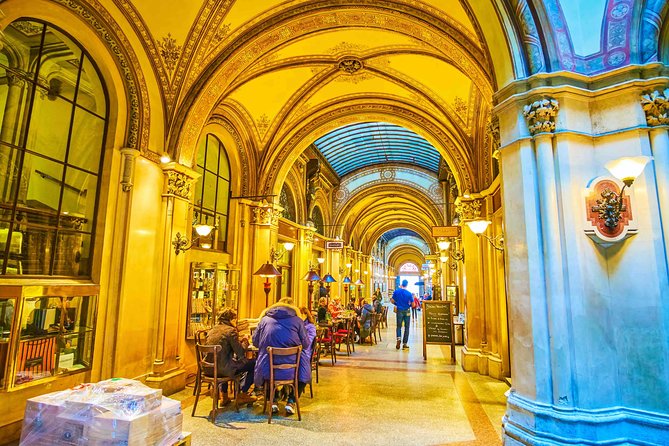 Bicycle tour - Vienna Complete - The Hofburg starts the imperial story