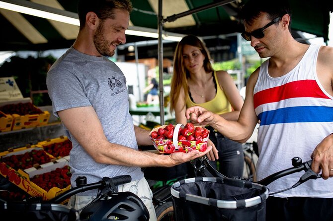 Bike / E-bike tour : Plateau, Mile-End, Jean-Talon Market by Fitz - Guides make the difference