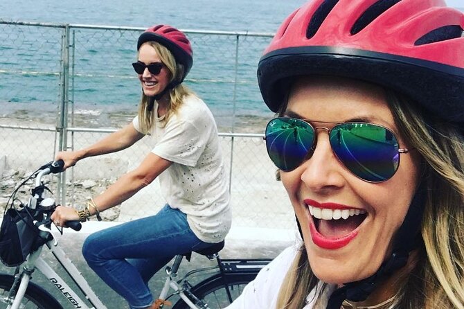 Bike Tour of Chicago's Lakefront Neighborhoods - The Magnificent Mile and Museum of Contemporary Art