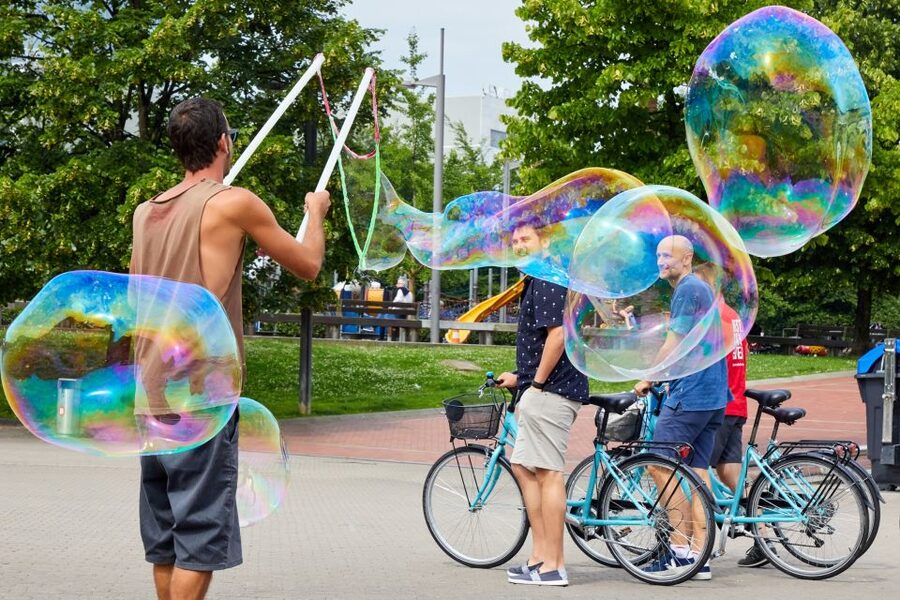 Bilbao: Guided Highlights Small Group or Private E-Bike Tour - The guide makes the difference