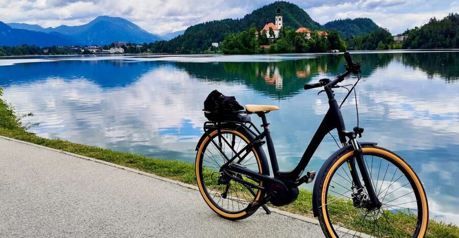 Bled: e-Bike Rental - Circling Lake Bled for an easy first look