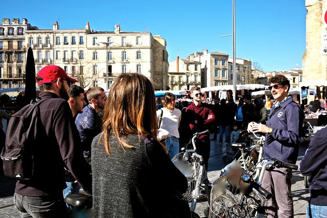 "Bordeaux by bicycle: a 3-hour tour immersive experience" - From Roman remains to the old city
