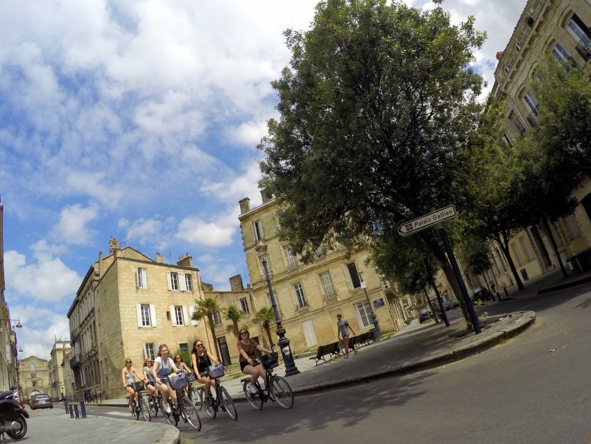 Bordeaux: Essentials 3-Hour Bike Ride - Cours Xavier Arnozan and Jardin Public