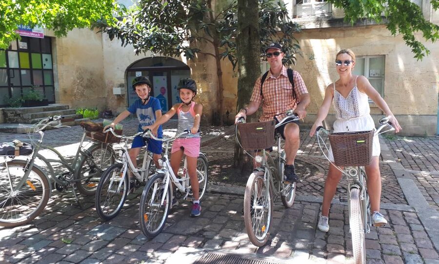 Bordeaux: Top Landmarks & Historic Bike Tour - Grosse Cloche and Saint-Michel: Bordeaux’s older face