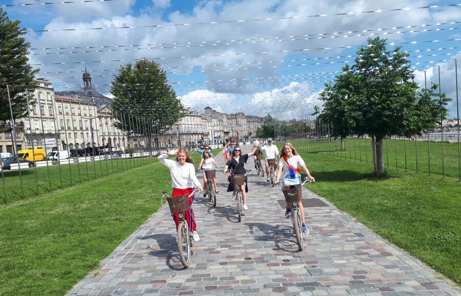 Bordeaux: Top Landmarks & Historic Bike Tour - Pont de Pierre and the first river crossing