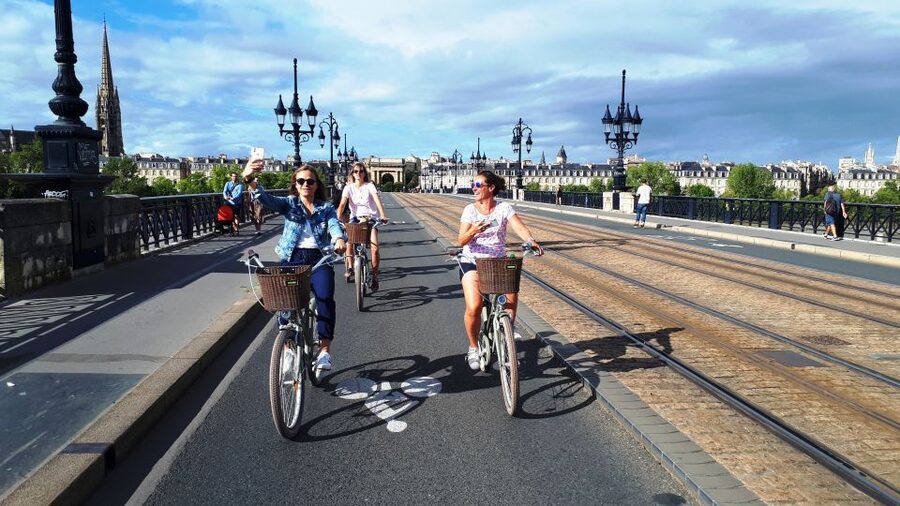 Bordeaux: Top Landmarks & Historic Bike Tour - Jardin Public and the included local snack