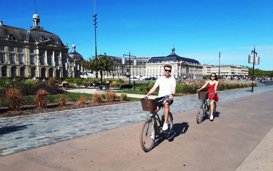 Bordeaux: Top Landmarks & Historic Bike Tour - Monument aux Girondins and the Golden Triangle