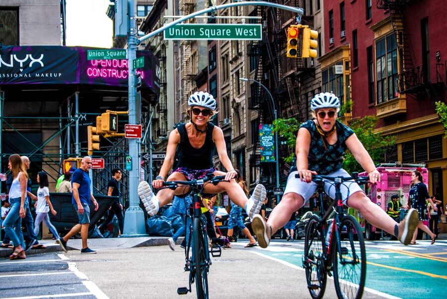 Brooklyn: Sightseeing Bike Tour with Local Guide - Fort Greene brings history into the ride