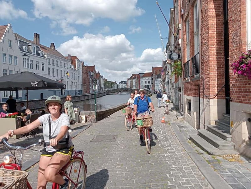 Bruges: Guided Retro Bike Tour of Highlights and Hidden Gems - Our Lady, Gruuthuse, and the Dijver canal
