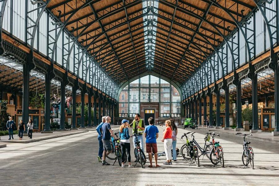Brussels: City Highlights and Hidden Gems Bike Tour - Weather, clothing, and practical comfort
