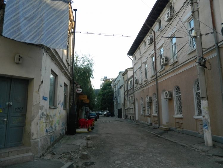 Bucharest: Half Day Bike Tour - Starting in the old city and looking beneath the nightlife