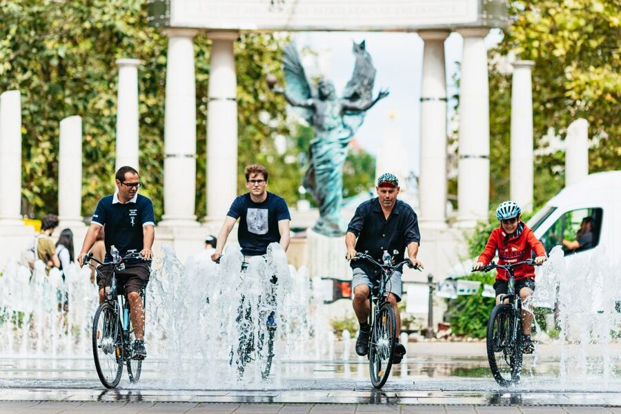 Budapest: Grand Sightseeing Bike Tour - The guide makes the difference