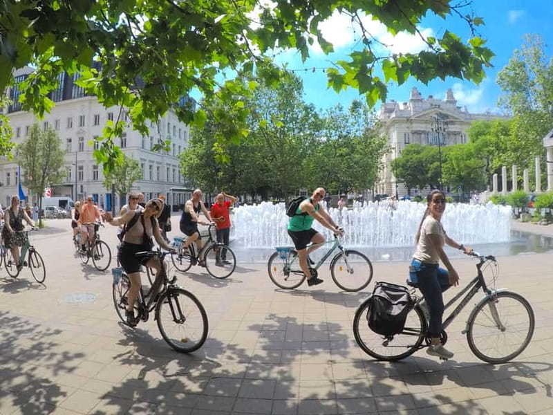 Budapest: Guided Bike & E-bike Tour with a Goulash - Why a bicycle is a smart way to meet Budapest