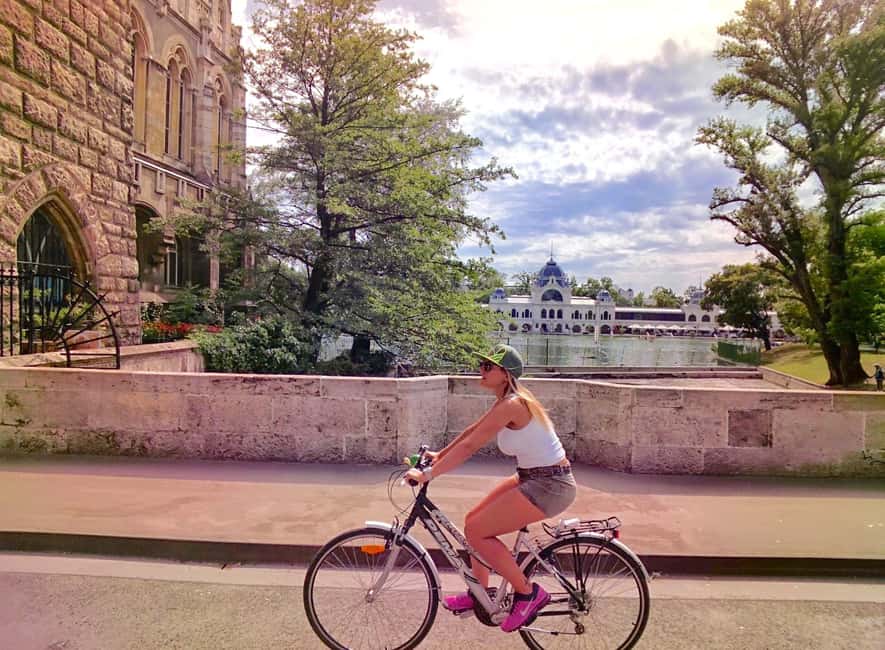 Budapest: Guided Bike & E-bike Tour with a Goulash - Buda brings the only real climb