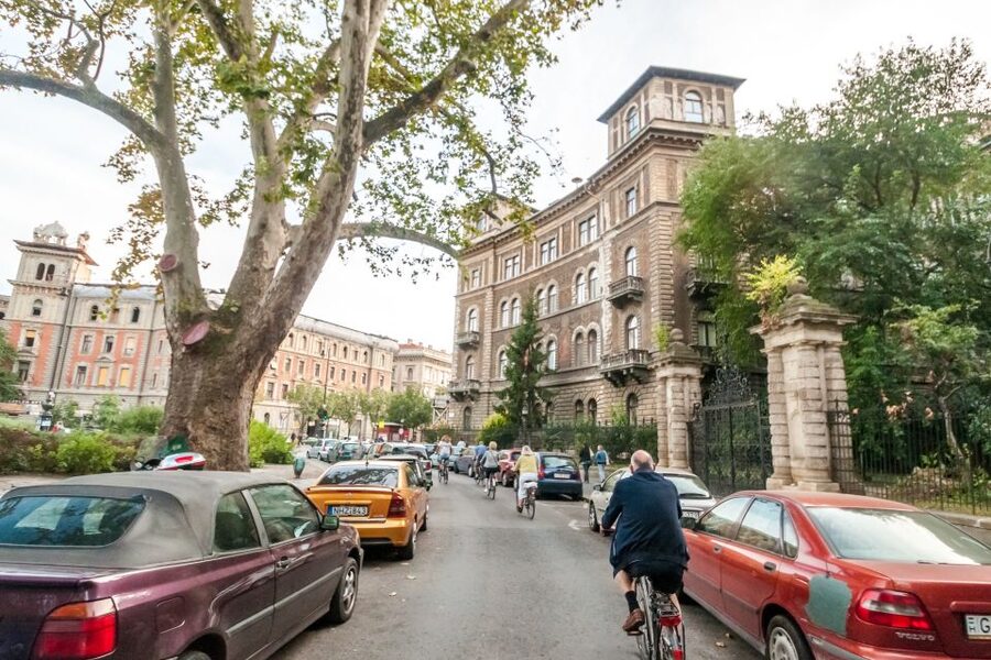 Budapest: Guided City Discovery Bike Tour - Heroes Square and City Park