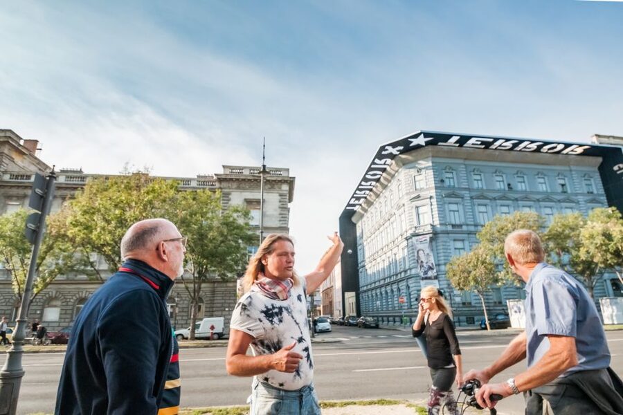 Budapest: Guided City Discovery Bike Tour - Liberty Square and the Soviet memorial