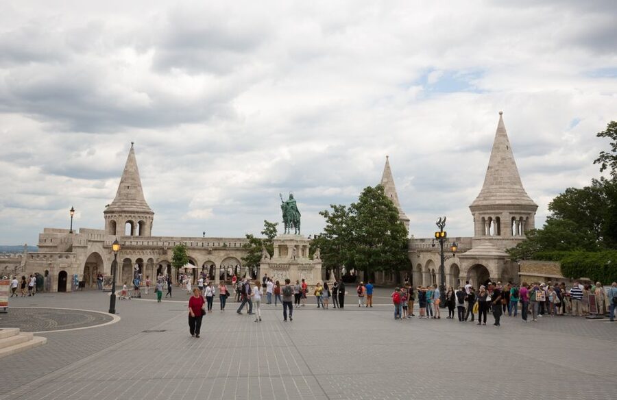 Budapest: Guided City Tour by E-Bike - Guides, group size, and the human side of the ride