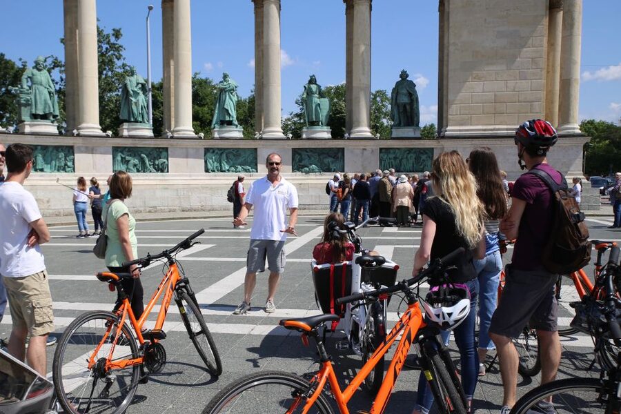 Budapest: Historic Downtown Bicycle Ride with Scenic Views - What the $45 price includes