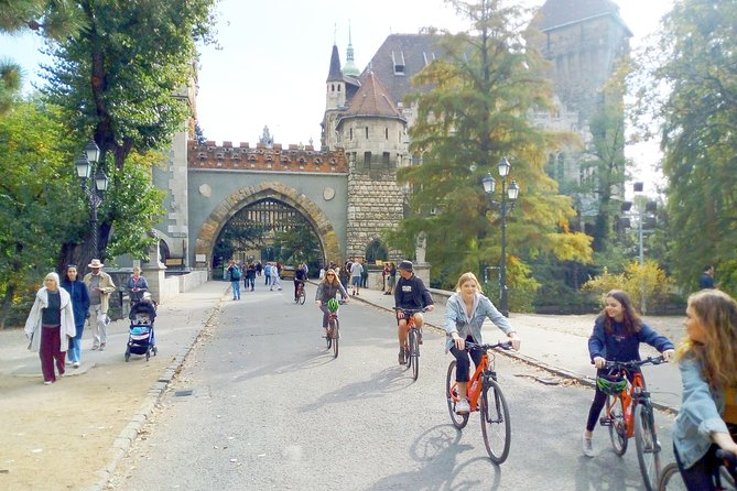 Budapest Historic Downtown Bicycle Tour in small groups - Turkish baths and Liberty Bridge complete the river section