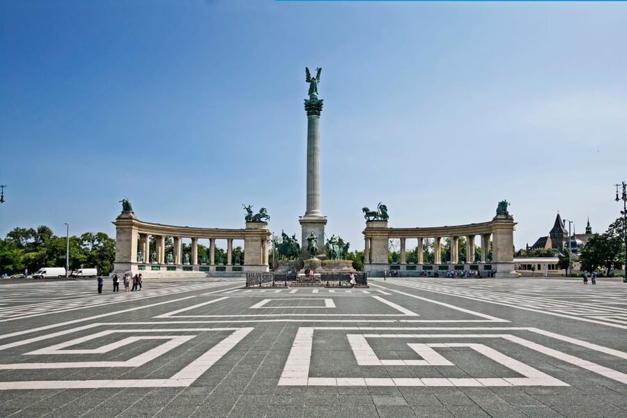 Budapest ❤️Winter Bike Tour with Coffee Stop❤️ - Starting beside the Opera House on Andrassy Boulevard