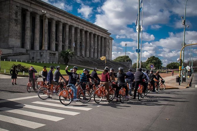 Buenos Aires Bike Tour: North Districts, Recoleta and Palermo - What the guide adds to the ride