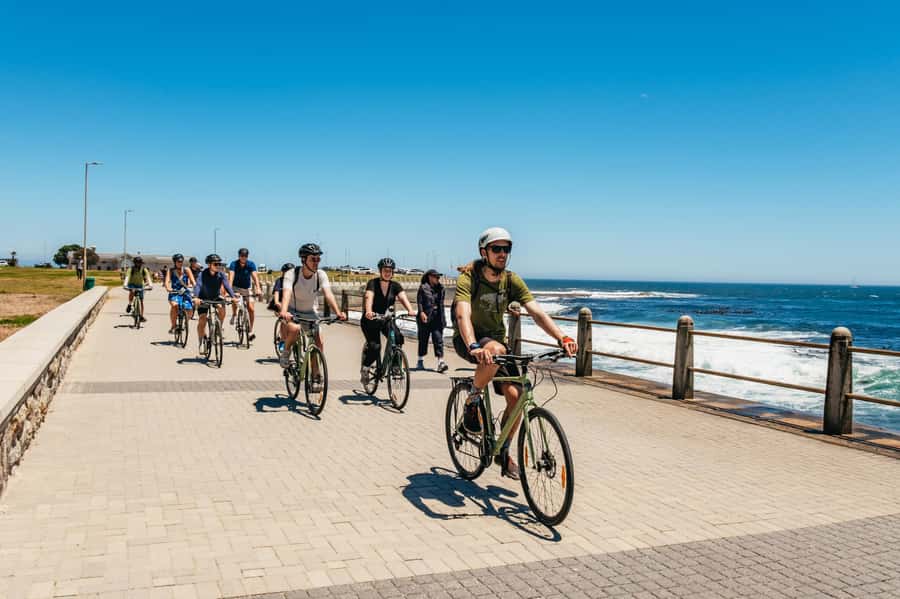 Cape Town: Guided Bike Tour - The Castle of Good Hope and Adderley Street
