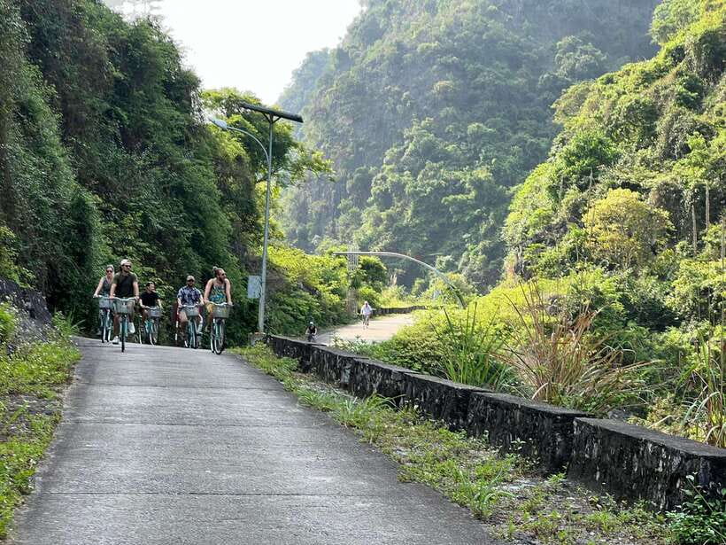 Cat Ba: Lan Ha, HaLong bay full day- biking, kayaking, lunch - Swimming near Ba Trai Dao Beaches