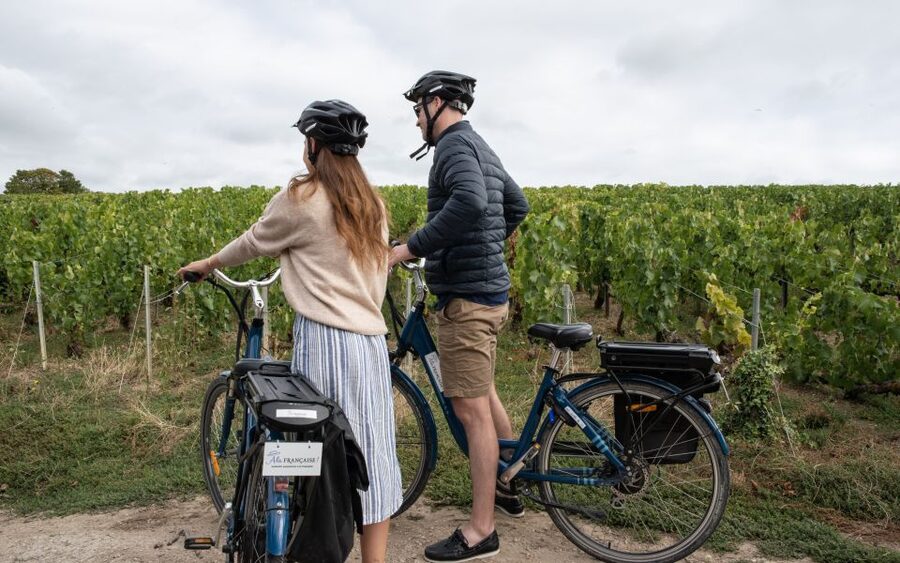 Champagne: E-Bike Champagne Day Tour with Tastings and Lunch - Cellar visit and four drinks at Le Clos Corbier