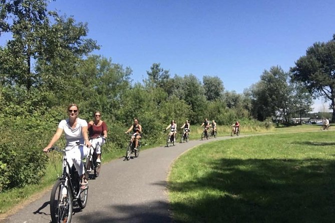 Cheese, Canals & Windmill Countryside E-Bike Tour Amsterdam - Canals, animals and open Dutch countryside