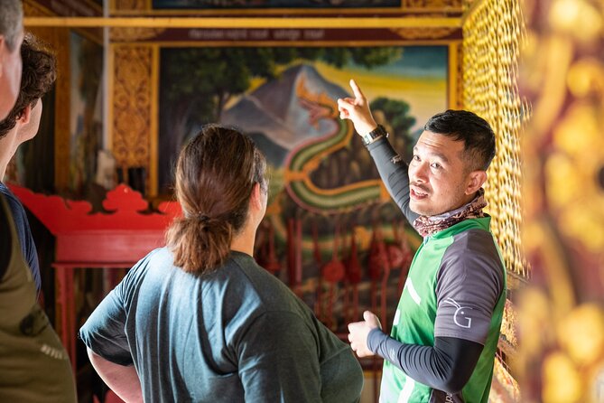 Chiang Mai: Historic Old City Bike Tour - Morning or Night - The market stop is more than a snack break