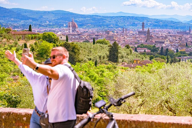 Chianti Hills E-Bike Tour with Tuscan Lunch & Two Wine Tastings - Photo stops and the pace of the ride
