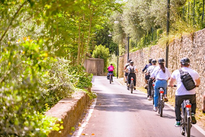 Chianti Hills E-Bike Tour with Tuscan Lunch & Two Wine Tastings - What to wear and pack for six hours