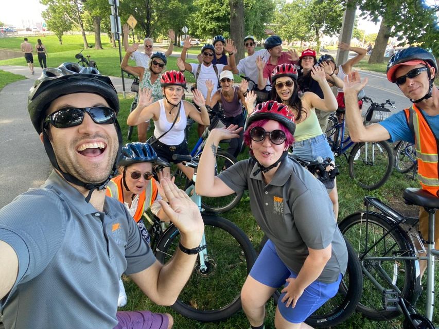 Chicago: Bikes, Bites, and Views Biking Tour - Adults - The guides shape the whole experience