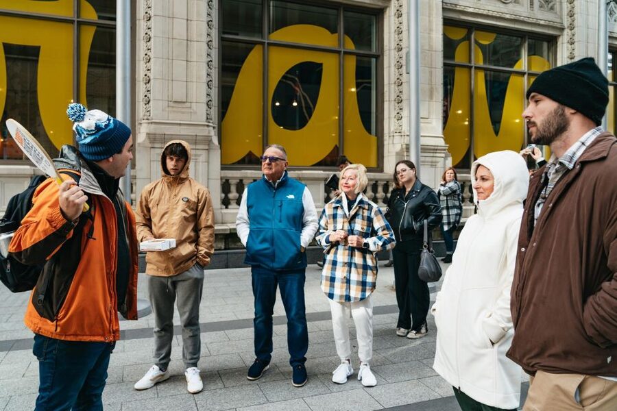Chicago: Classic Food & Walking Tour with Free Bike or Kayak - Millennium Park and Cloud Gate are the photo highlights