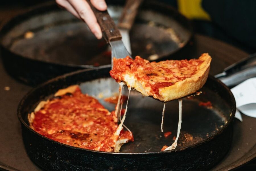 Chicago: Classic Food & Walking Tour with Free Bike or Kayak - Starting with pizza and Chicago’s big food traditions