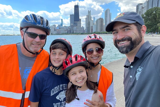 Chicago Family Food and Bike Tour with Top Attractions - Guide Style and Group Experience