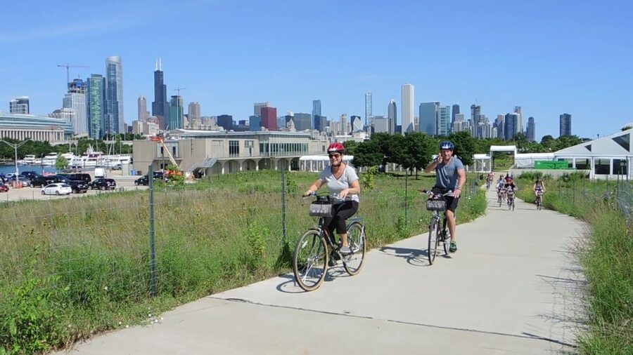 Chicago: Full-Day or Half-Day Bike Rental - Millennium Park and the famous Bean