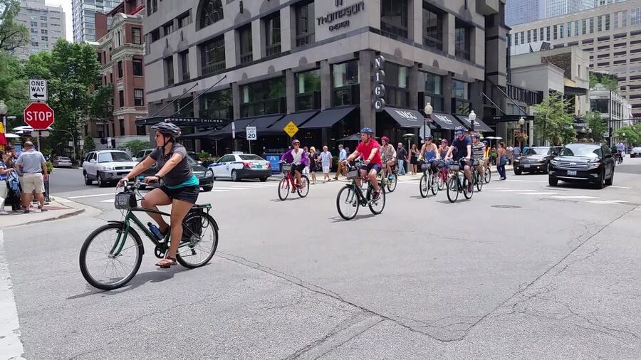 Chicago: Full-Day or Half-Day Bike Rental - North toward Lincoln Park Zoo