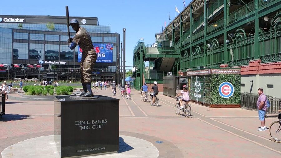 Chicago: Full-Day or Half-Day Bike Rental - Wrigley Field and the north side