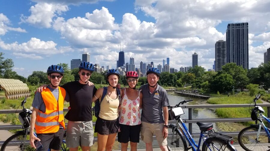 Chicago: Lakefront Neighborhoods Bike Tour - North Avenue Beach and the Chicago lakefront