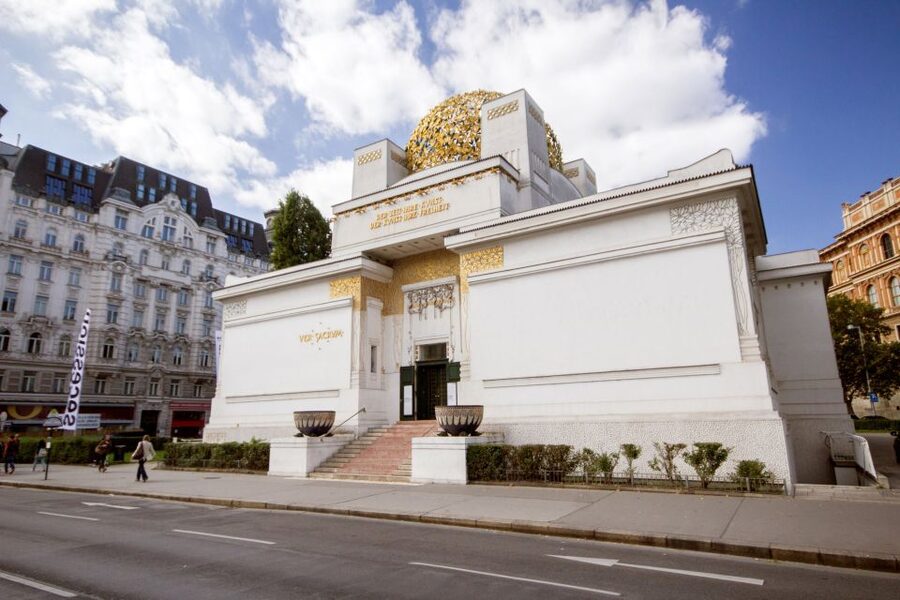 Classic Vienna: 3-Hour Guided Bike Tour - Hundertwasserhaus and Vienna beyond the grand center