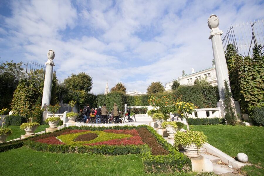 Classic Vienna: 3-Hour Guided Bike Tour - Karlsplatz and Karlskirche on the return route